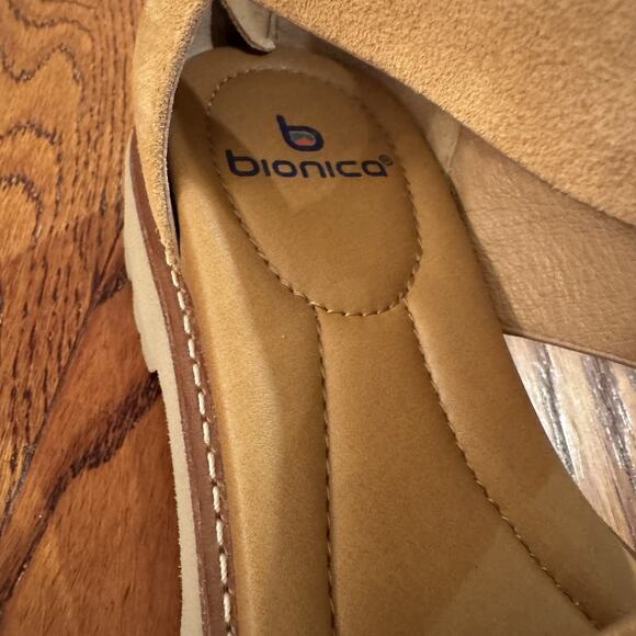 Bionica Daela BI0025807 Womens Sandals 7 Yellow Leather Lug Sole Zipper Strap - Picture 11 of 15